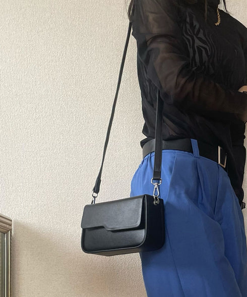 ボックス型ショルダーバッグ